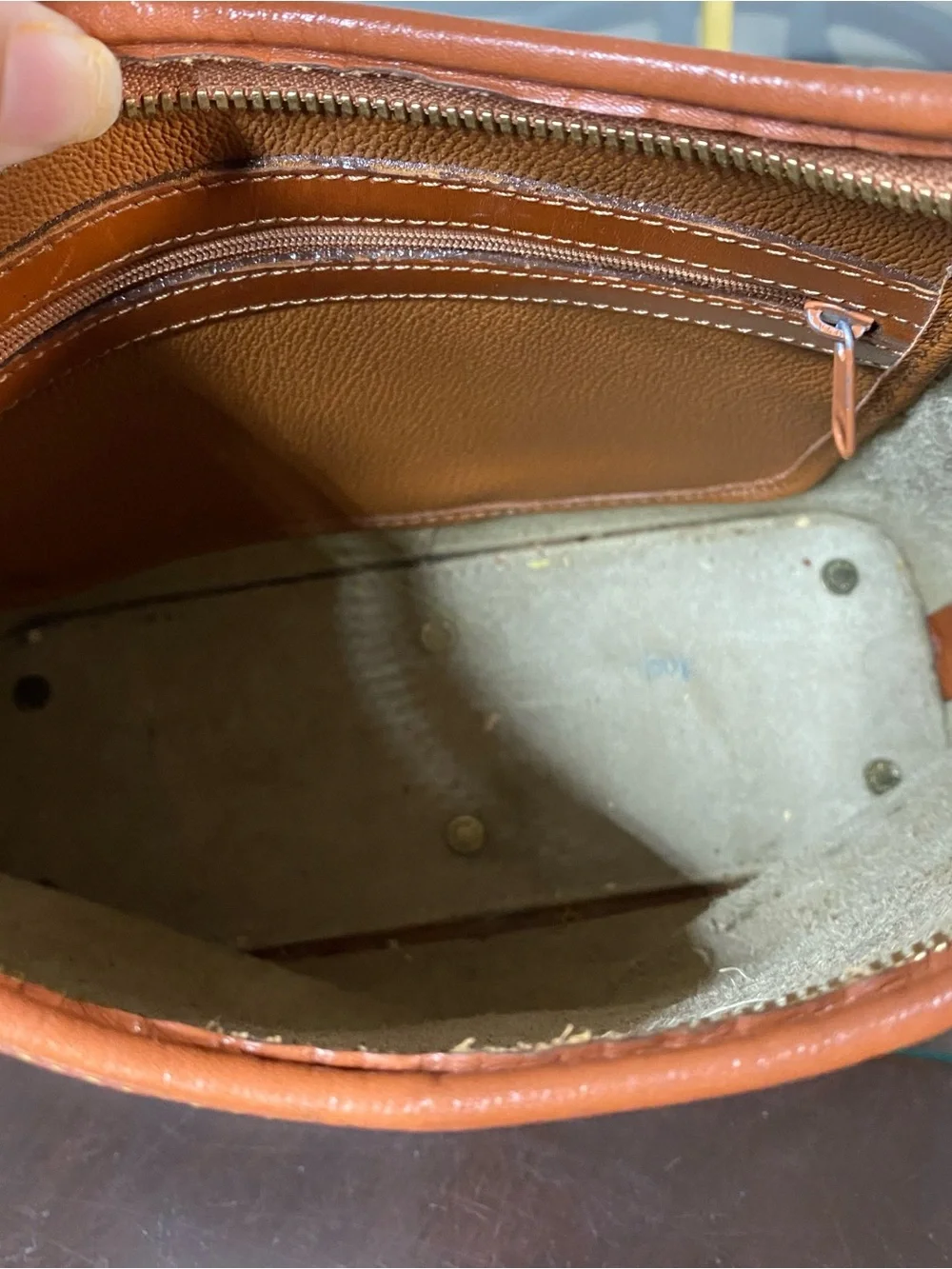 VTG Dooney & Bourke All Weather Leather Taupe Hobo Shoulder Bag British Tan